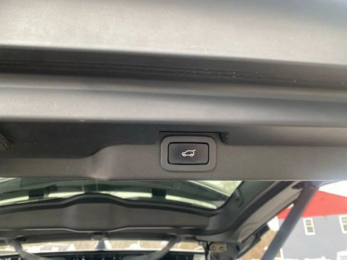 Used 2019 Land Rover Discovery HSE Luxury image 8