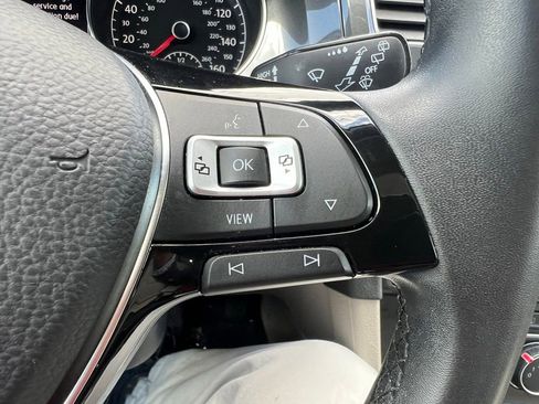 Used 2020 Volkswagen Golf 4-Door FWD image 37