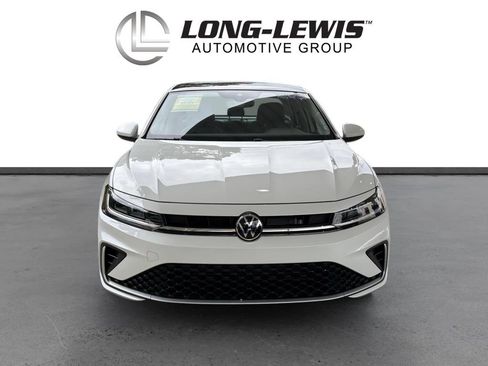 Certified 2025 Volkswagen Jetta SE w/ Sunroof Package FWD image 11
