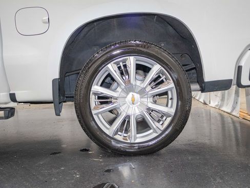 Used 2022 Chevrolet Silverado 1500 High Country w/ High Country Premium Package AWD/4WD image 11