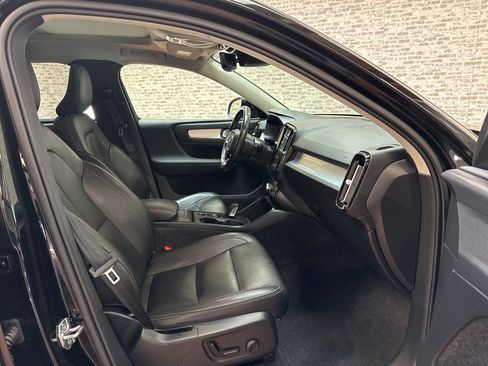 Used 2021 Volvo XC40 T5 Momentum w/ Protection Package Premier image 11