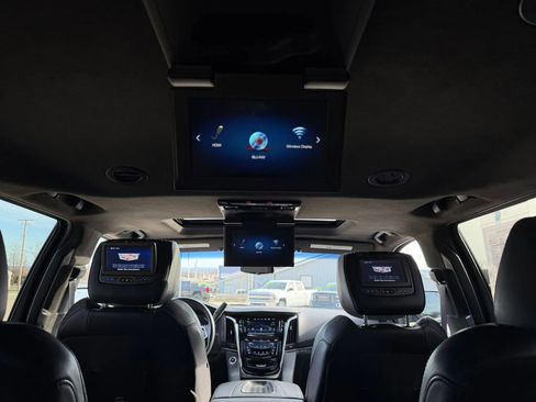 Used 2017 Cadillac Escalade ESV Platinum image 37