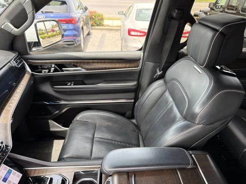 Used 2022 Jeep Grand Wagoneer Series II w/ Convenience Group III AWD/4WD image 16