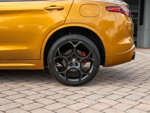 Used 2022 Alfa Romeo Stelvio Veloce image 12