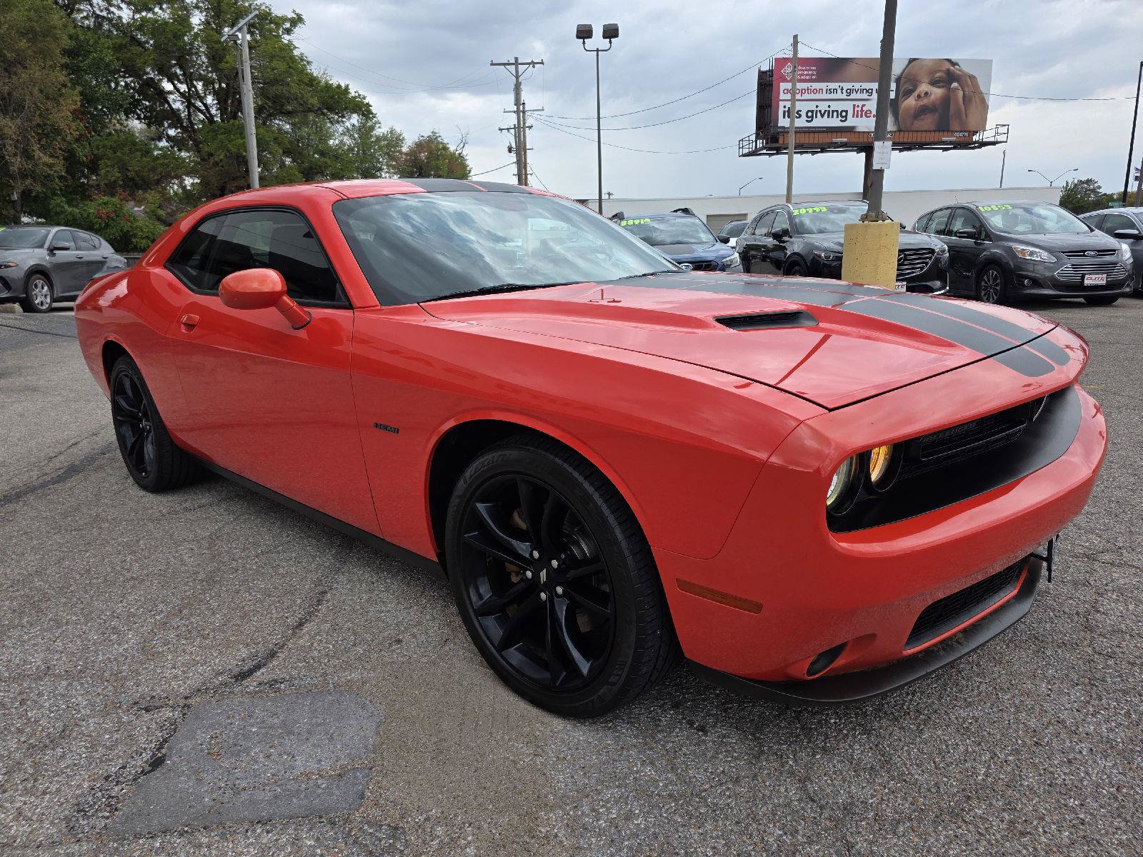 Used 2017 Dodge Challenger R/T w/ Driver Convenience Group RWD image 3