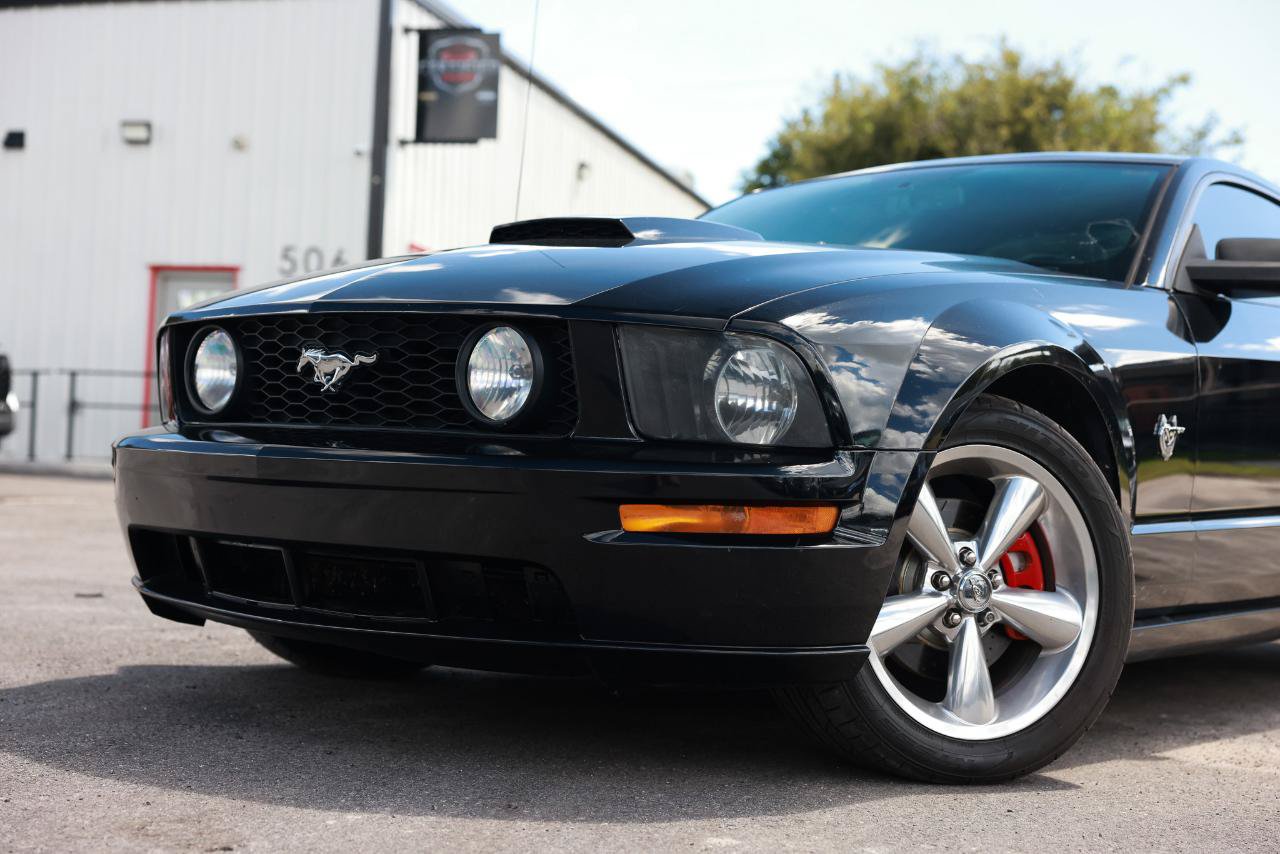 Used 2009 Ford Mustang Convertible RWD image 25
