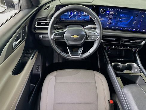 Certified 2025 Chevrolet Traverse LT image 20