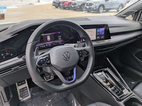 Used 2023 Volkswagen Golf R image 9