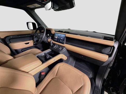 Certified 2025 Land Rover Defender 110 X-Dynamic SE AWD/4WD image 36