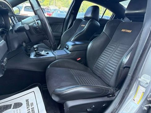 Used 2017 Dodge Charger R/T RWD image 19