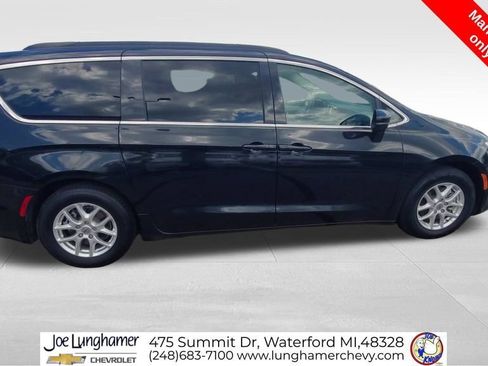 Used 2022 Chrysler Pacifica Touring-L FWD image 9