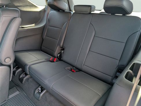 New 2026 Chevrolet Traverse LT w/ Sun and Wheel Package FWD image 23