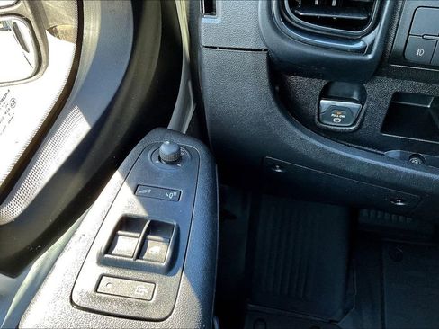 Used 2025 RAM ProMaster 2500 w/ Convenience Group FWD image 16