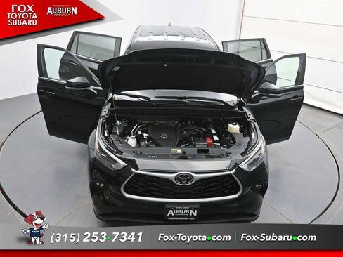 Used 2023 Toyota Highlander LE AWD/4WD image 39