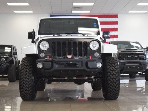 Used 2014 Jeep Wrangler Unlimited Sahara AWD/4WD image 6