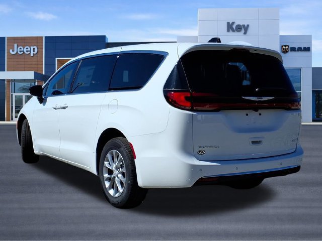 New 2026 Chrysler Pacifica Select AWD/4WD image 5