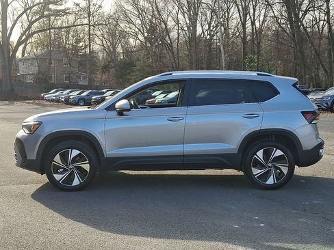 Certified 2025 Volkswagen Taos SE w/ Panoramic Sunroof Package image 6