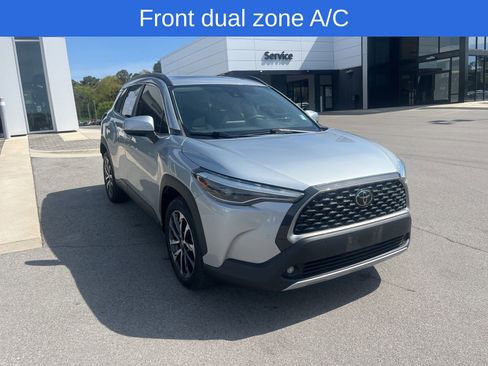 Used 2022 Toyota Corolla Cross XLE w/ Convenience Package image 3