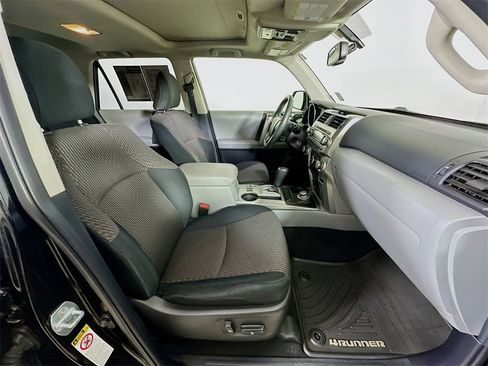 Used 2013 Toyota 4Runner SR5 image 11