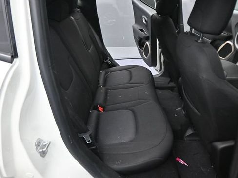 Used 2017 Jeep Renegade Latitude AWD/4WD image 16