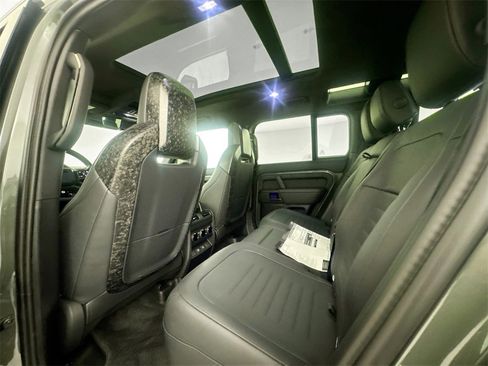 Used 2025 Land Rover Defender 110 image 24