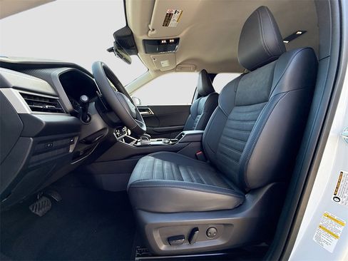 New 2025 Mitsubishi Outlander SE image 22