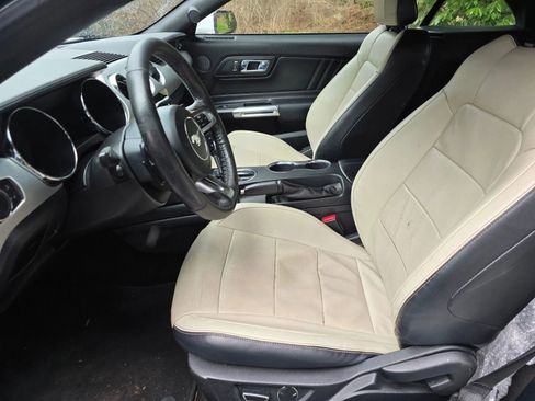 Used 2017 Ford Mustang Premium image 17