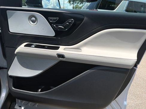 Used 2025 Lincoln Aviator Reserve w/ Luxury Package RWD image 39