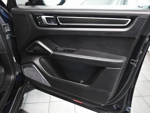 Used 2023 Porsche Cayenne GTS image 18