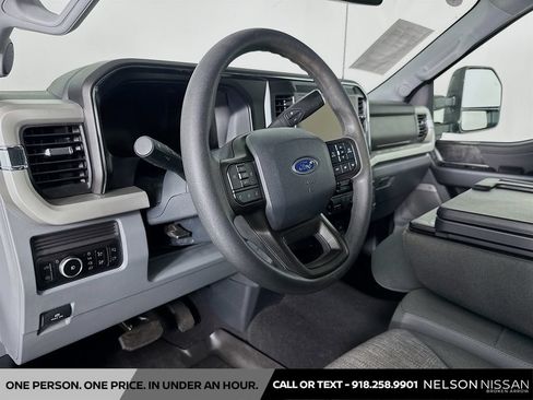 Used 2025 Ford F250 XLT w/ Black Appearance Package AWD/4WD image 9