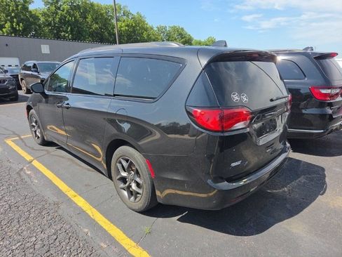 Used 2020 Chrysler Pacifica Touring-L Plus w/ S Appearance Package FWD image 2