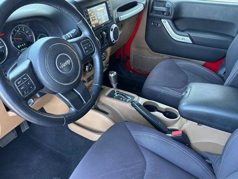 Used 2014 Jeep Wrangler Unlimited Rubicon w/ Connectivity Group AWD/4WD image 9