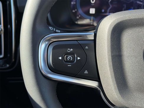 Used 2023 Volvo XC40 Recharge Plus image 8