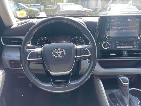 Used 2020 Toyota Highlander XLE AWD/4WD image 16