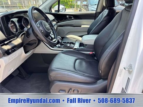Used 2024 Kia Carnival EX FWD image 9