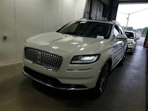 Used 2023 Lincoln Nautilus Reserve FWD image 3