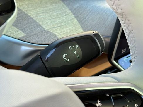 New 2025 Volkswagen ID. Buzz 1st Edition image 38