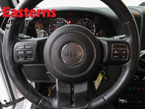 Used 2015 Jeep Wrangler Unlimited Sahara w/ Connectivity Group AWD/4WD image 10
