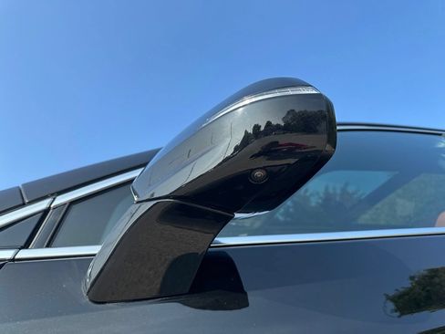Used 2022 Cadillac XT5 Premium Luxury w/ Technology Package AWD/4WD image 36
