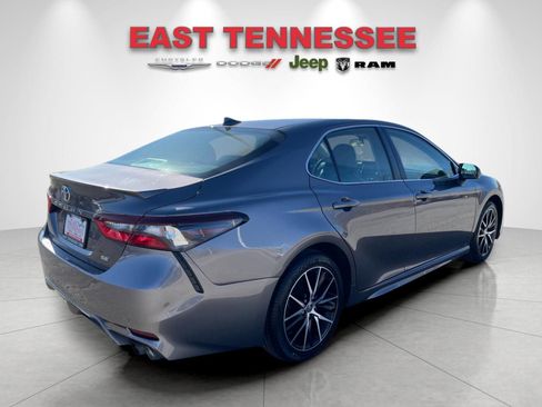 Used 2023 Toyota Camry SE image 3