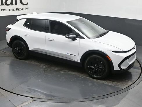 New 2026 Chevrolet Equinox EV LT image 16