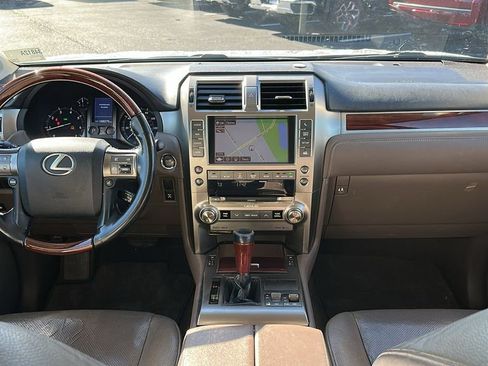 Used 2015 Lexus GX 460 image 10