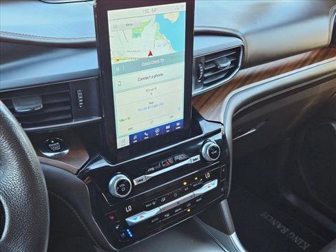 Used 2021 Ford Explorer King Ranch w/ Premium Technology Package image 15