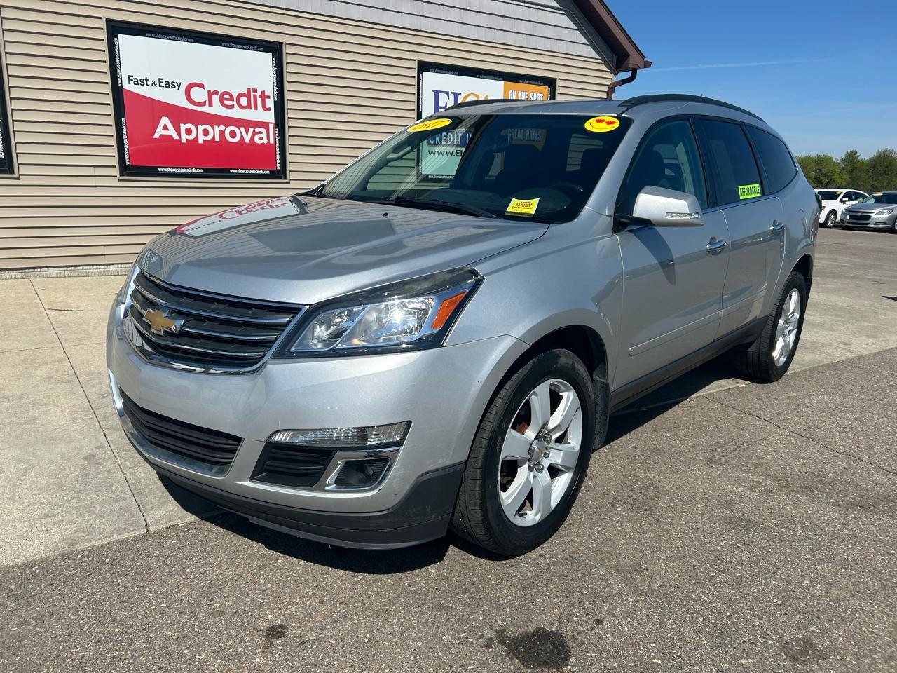 Used 2017 Chevrolet Traverse LT w/ Style and Technology Package FWD image 1