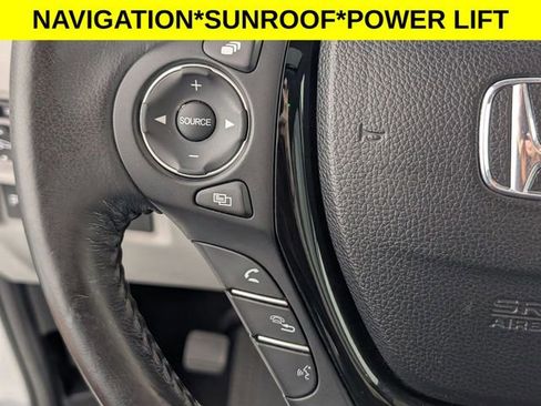 Used 2018 Honda Pilot Touring image 17