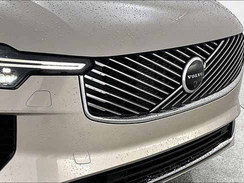 New 2026 Volvo XC90 B5 Plus image 36