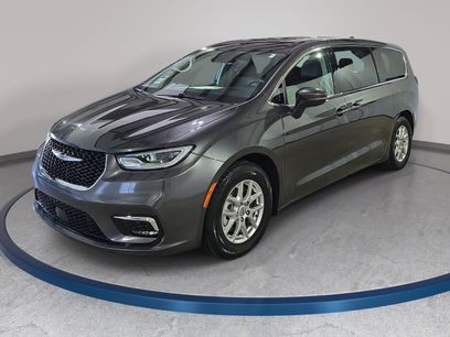 Used 2023 Chrysler Pacifica Touring-L