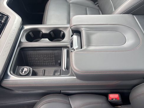 Used 2025 Ford Expedition Active image 20