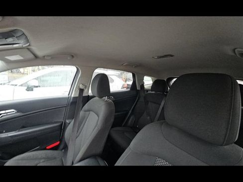 Used 2023 Kia Sportage LX FWD image 6