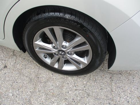Used 2017 Hyundai Elantra SE FWD image 9